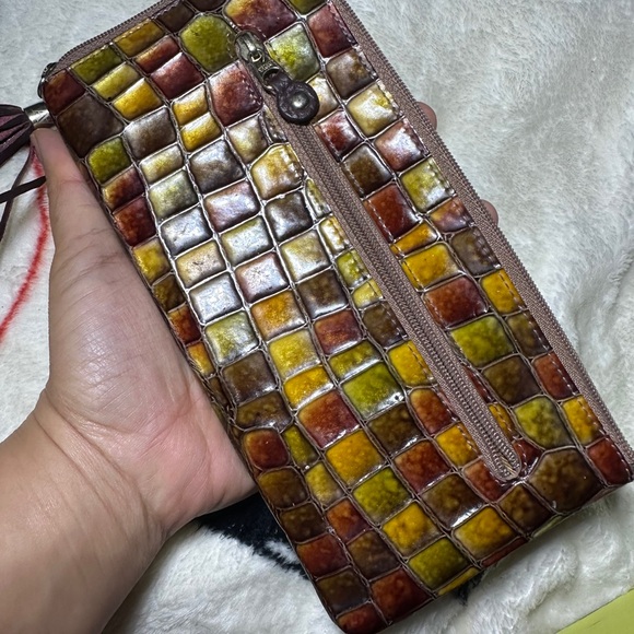 Multicolor Crocodile Pattern Wallet - Picture 2 of 12